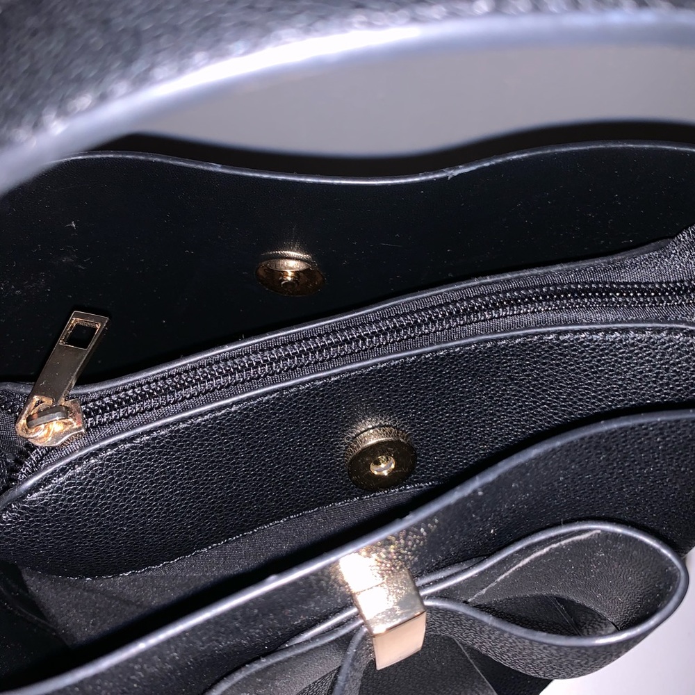 Simple Black Purse - Picture 8 of 8